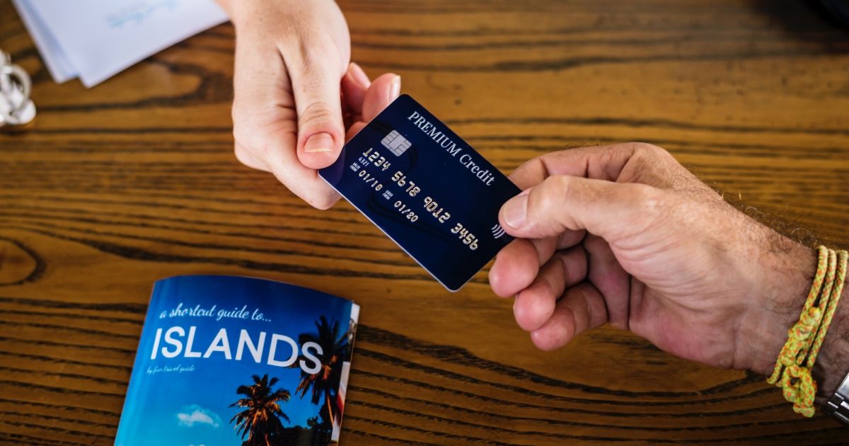 Benefits of Using Credit Cards When Traveling Overseas