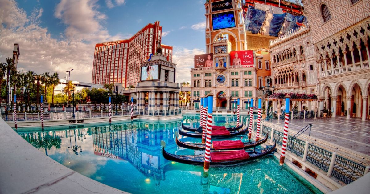 Money Saving Tips on the Las Vegas Strip - Travels and Whims